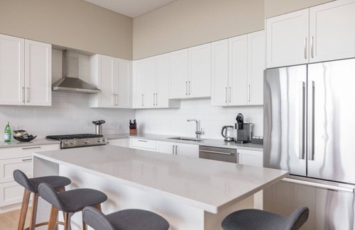 Regional District of Nanaimo Apartment | Suite #208: Contemporary Oceanfront Accommodation