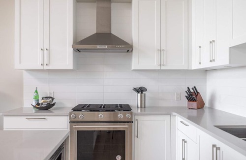 Regional District of Nanaimo Apartment | Suite #208: Contemporary Oceanfront Accommodation