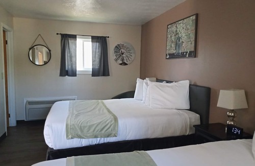 Helena Apartment | Suite 30 - Double Queen Corner Suite