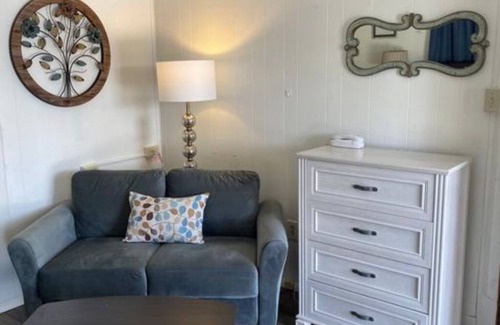 Helena House | Suite 35 - Victorian Suite W/Porch