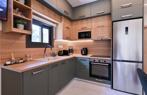 Vathi Apartment | Suite 4 – Elegant & Serene Hideaway I September15 Suites