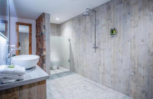 Pen-y-cae Apartment | Suite 4 - Sleeping Giant Hotel - Pen Y Cae Inn