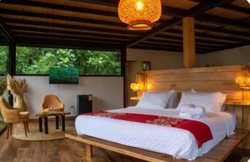 Mera Hotel | Suite Alpayaku, Suite Boutique Privada con Desayuno Incluido, Cedro Amazon Lodge