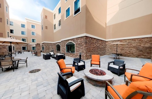 Bryant Pattengill East Condo | Suite Close to U of M | Indoor Pool + Business Ctr