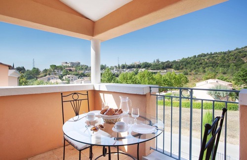 Greoux-les-Bains Condo | Suite Equipée | Accès 3 Piscines + Bain à Remous!