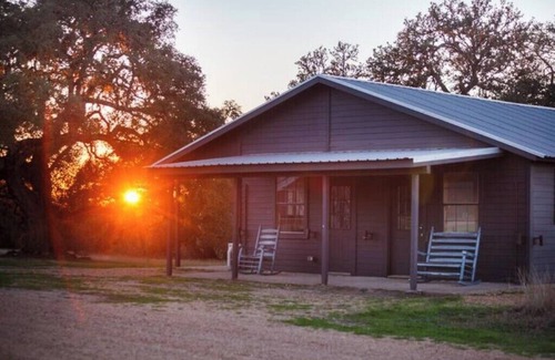 Round Top Apartment | Suite I @ Oakbones Round Top