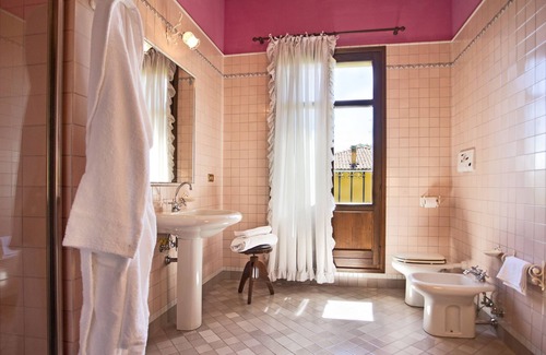 Crespellano Apartment | Suite in Historic Villa immersed in a beautiful green park with a swimming pool.