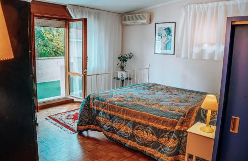 Senigallia House | Suite in Open Space con Jacuzzi in Villa Iris, Parcheggio Privato in Giardino, in Centro Città