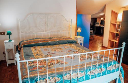 Senigallia House | Suite in Open Space con Jacuzzi in Villa Iris, Parcheggio Privato in Giardino, in Centro Città