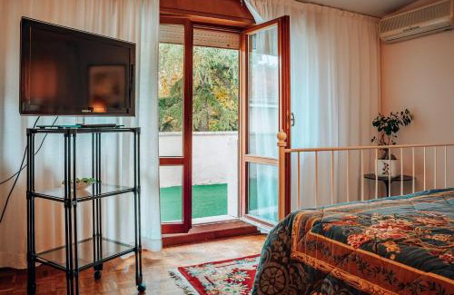 Senigallia House | Suite in Open Space con Jacuzzi in Villa Iris, Parcheggio Privato in Giardino, in Centro Città