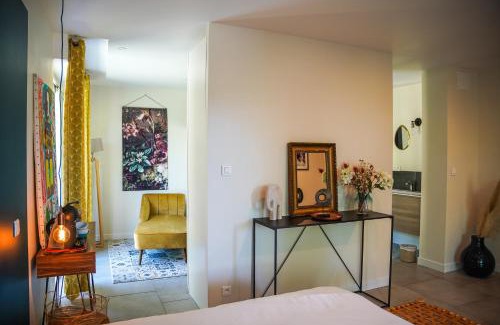 Les Platrieres Bed & Breakfast | suite indépendante au calme avec piscine