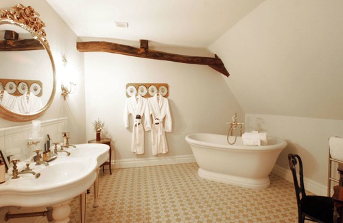 Jongieux Bed & Breakfast | Suite LA MONDEUSE - Château de la Mar
