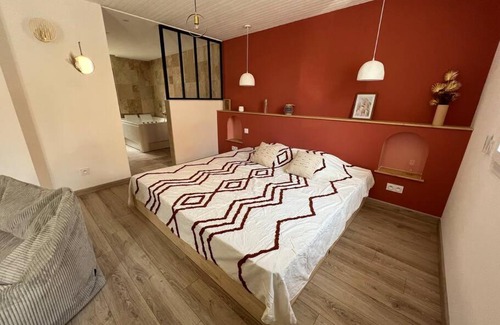 La Londe-les-Maures Apartment | Suite romantique bohème chic avec bain à remous