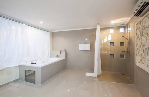 Sanur Hotel | Suite Room Sanur Beach Front Hotel