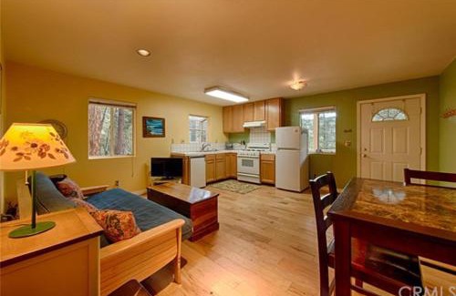 Yosemite West Apartment | Suite Sunshine A