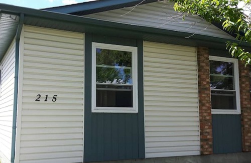 Airdrie House | Suite With Private Entrance 20 min to YYC Airport