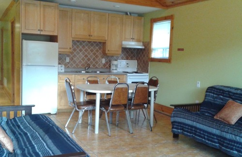 Wasaga Beach Cottage | Suites of Wasaga - Beach Area 1