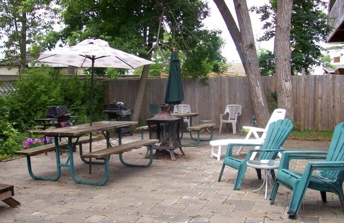 Wasaga Beach Cottage | Suites of Wasaga Beach Area 2 - mins walk Beach 1