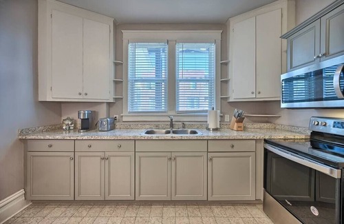 Harrisburg - Hershey Apartment | Suites on Seneca - Lovely 2 Bed/1 Bath Apartment