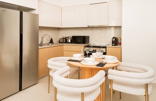 Downtown Dubai Apartment | Suitestay - Bright Panoramic Two-Bedroom with Burj and Fountain View