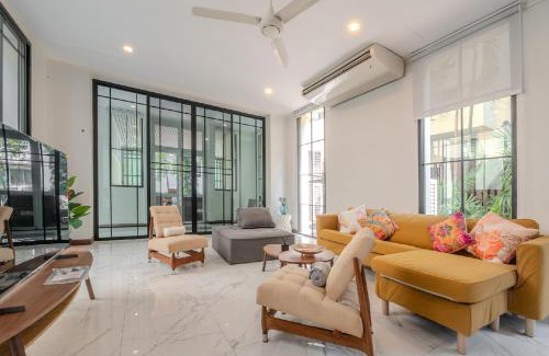 Sukhumvit Apartment | Sukumvit Pool Villa 5BR 5-7min-walk to Thonglor Sky train