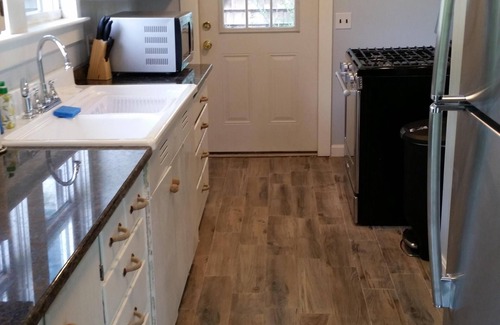 Narragansett Pier House | Summer 2024 Beach Getaway! Don’t miss out on a vacation in Narragansett Pier