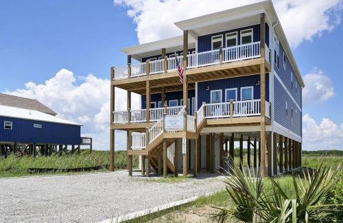 Sneads Ferry House | Summer Coast House with hot tub and pool!