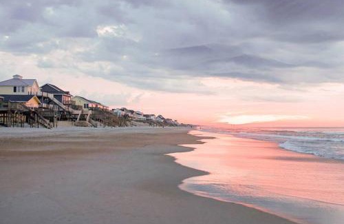 Sneads Ferry House | Summer Coast House with hot tub and pool!