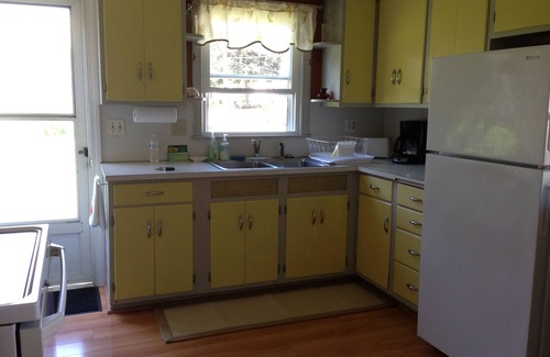 Niantic Cottage | Summer Cottage Rental at Giant's Neck Beach