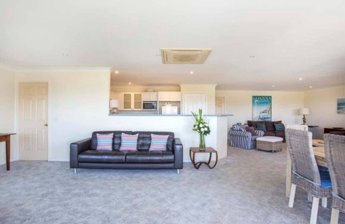 Mollymook House | Summer Days Summary: