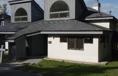 Killington House | "SUMMER/FALL 2025 @.THE WOODS RESORT & SPA"- SPACIOUS TOWNHOME-Not A Condo-