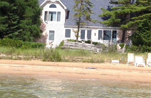Menonaqua Beach House | Summer, Fall & Winter Paradise. On the water. 5 min. to Harbor Springs, Skiing!
