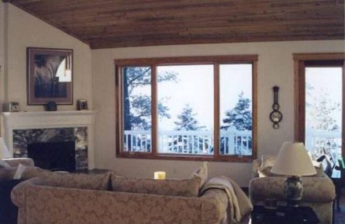 Menonaqua Beach House | Summer, Fall & Winter Paradise. On the water. 5 min. to Harbor Springs, Skiing!