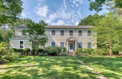 Wainscott Woods House | Summer fun at our private Wainscott retreat… 5 min to beach!