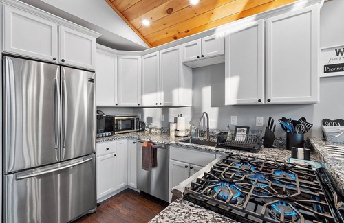 Hartford House | Summer fun in Oxford Hills – Dog Friendly!