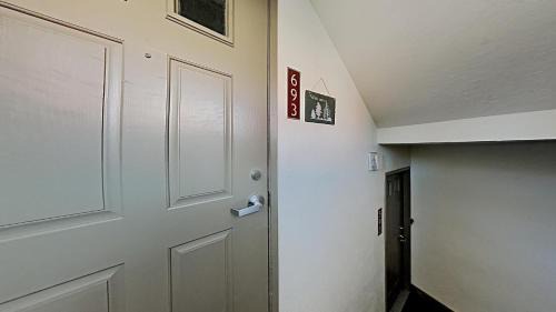 Mammoth Lakes Apartment | Summer Fun - SLOPESIDE 4BR 3BA with 3 Spas, Pool and Sauna - Perfect for Family and Friend Getaways All Year Round 1849 Condos 693 condo