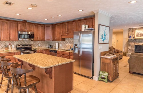 Eclectic House | Summer Haven at Lake Martin 3 Bedroom.3 Full Baths.Beach