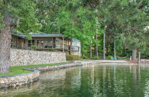 Eclectic House | Summer Haven at Lake Martin 3 Bedroom.3 Full Baths.Beach