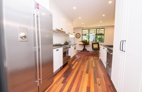 Orange House | Summer House - Grand, Heritage, CBD near Cafe