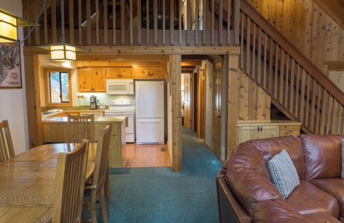 Truckee House | Summer in the Sierras- 3Br,3Ba, 1940 Sqft, Sleeps 10 by RedAwning