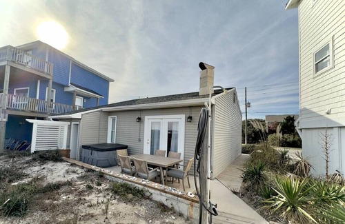 Kure Beach Cottage | Summer Lovin - Kure Beach oceanfront w/hot tub