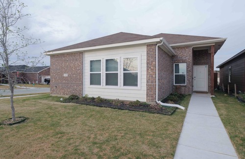 Grand Prairie House | Summer Oasis 3B2B Home in Grand Prairie