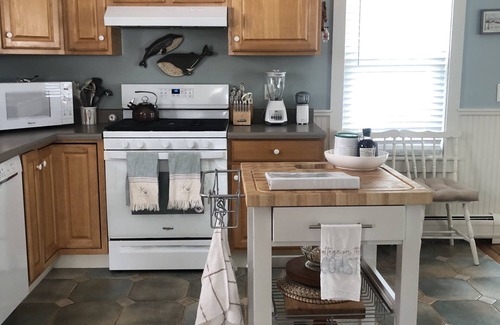 Bar Harbor House | Summer Salt Cottage - Beautiful Bar Harbor! IN TOWN walk to Acadia National Park