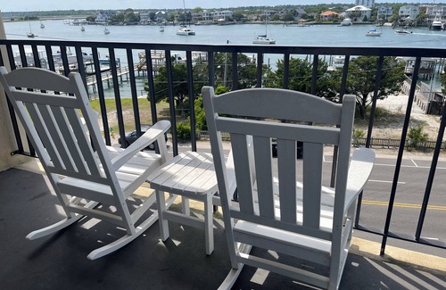 Wrightsville Beach Condo | Summer Sands- The Sun and Sand Room 401