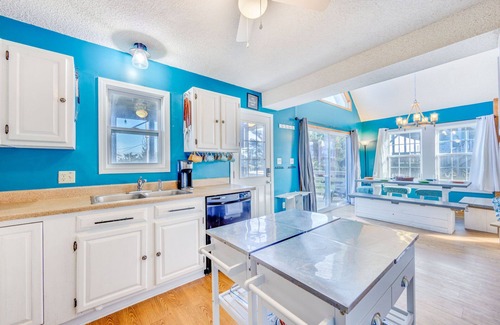 Avon House | SUMMER SAVINGS - Oceanside Dog Friendly Cottage w/Bocce Ball, Smart TVs, Grill