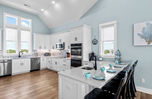 Ocean Isle Estates House | SUMMER SAVINGS - Semi-Oceanfront Dog Friendly w/Pool, Hot Tub, Beach Nearby