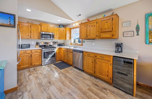Rodanthe House | SUMMER SAVINGS- Soundside Dog Friendly Home w Hot Tub, Screened Porch, Smart TVs