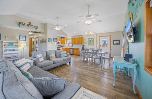 Rodanthe House | SUMMER SAVINGS- Soundside Dog Friendly Home w Hot Tub, Screened Porch, Smart TVs