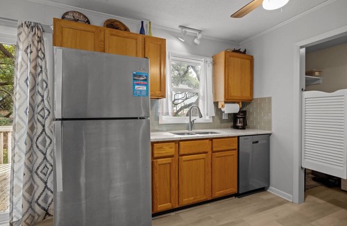Emerald Isle Cottage | Summer Shade - sound and beach access. Newly remodeled and furnished in 2023!