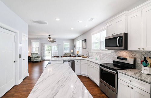 Tybee Island House | Summer Solstice – Private Elevator & Walk to Parks, Shops & Beach!